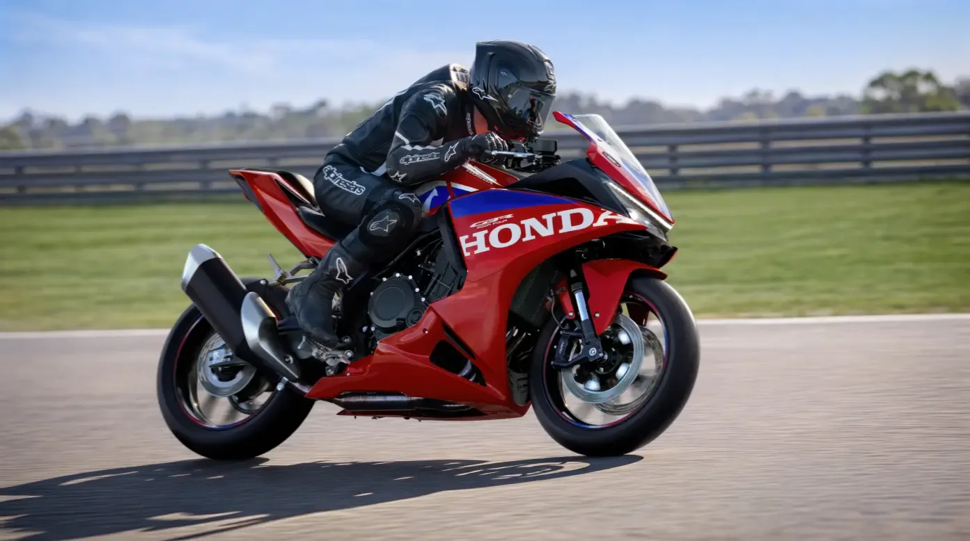 Rider on a red Honda CBR500R Four on a circuit in Honda’s official launch photography