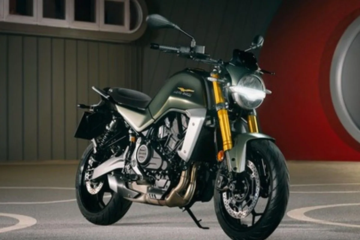 Moto Guzzi The Trip front three-quarter view