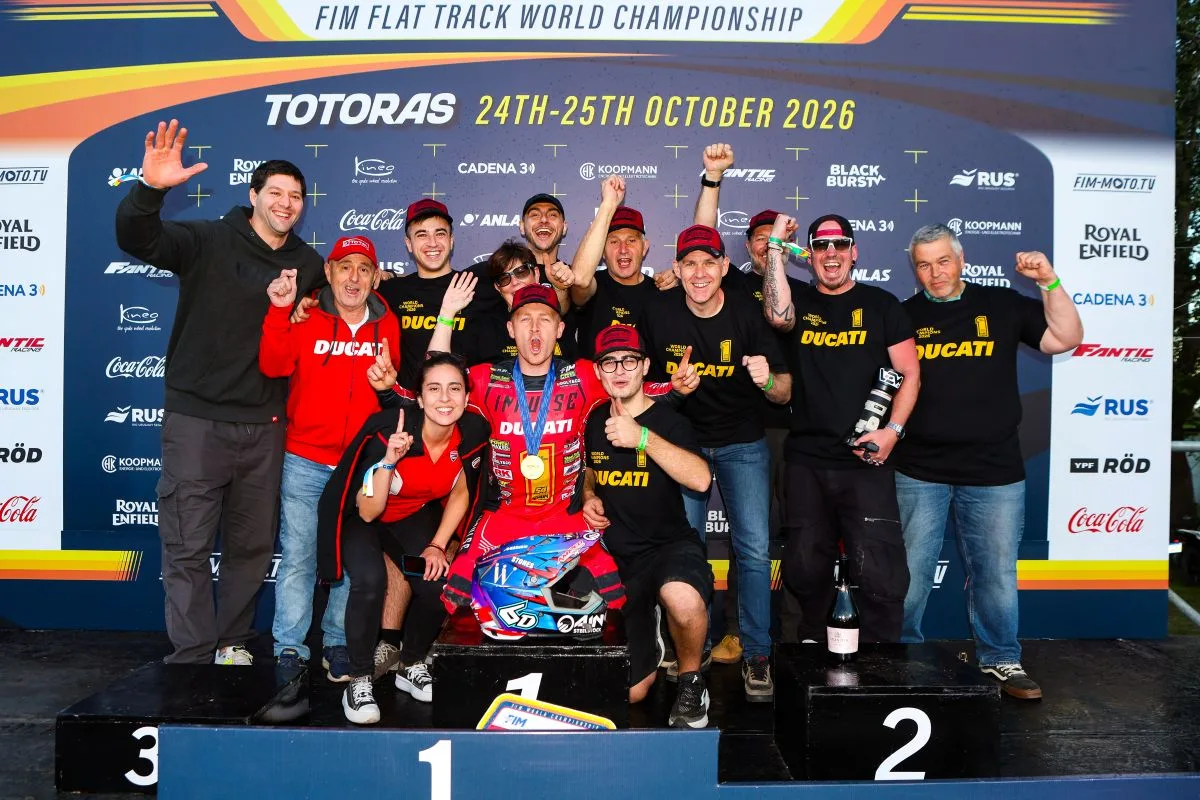 Tim Neave and his team celebrate the 2026 FIM Flat Track world title at Totoras.